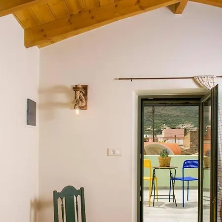 George' S House Limnai